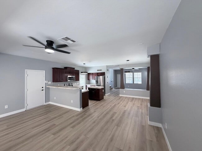 Building Photo - 3028 W Cavalry Dr