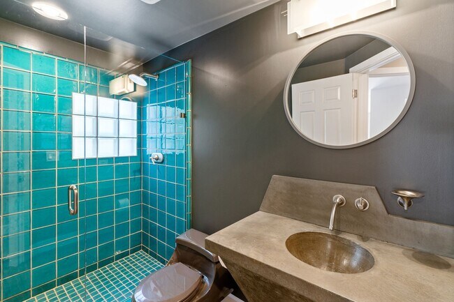 Building Photo - Contemporary Home in Desirable Community C...