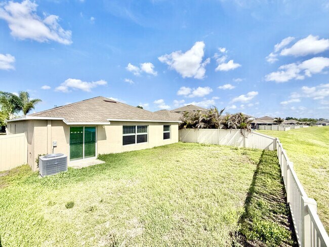 Building Photo - 17134 White Mangrove Dr