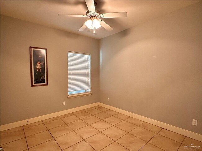 Building Photo - 25 Keeton Ave E