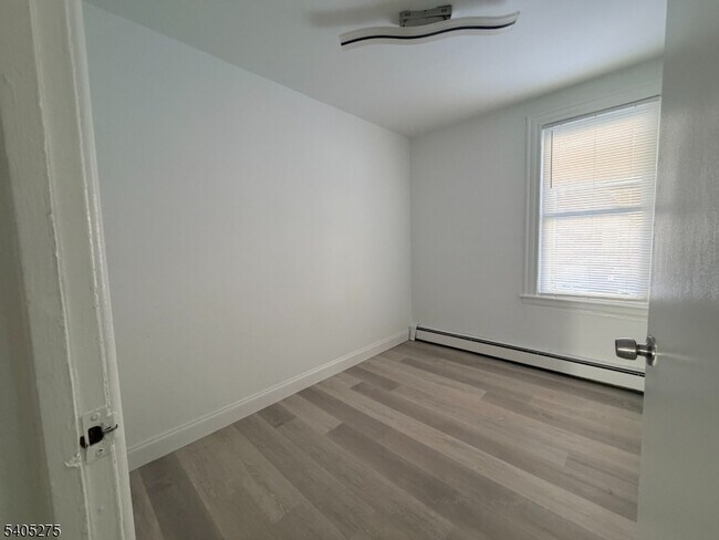 Building Photo - 12 Quincy St