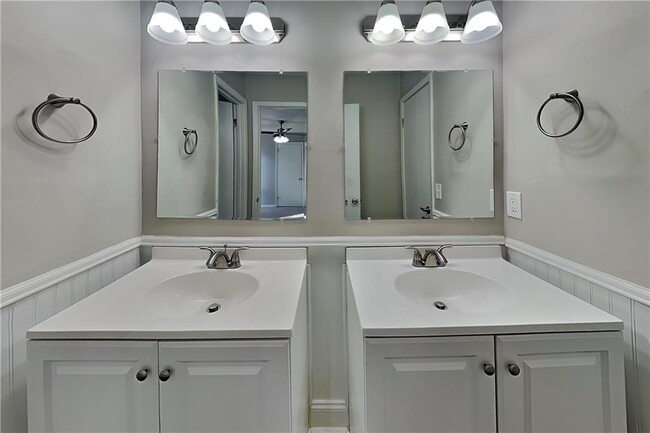 Building Photo - 3296 Timber Bluff Dr NE