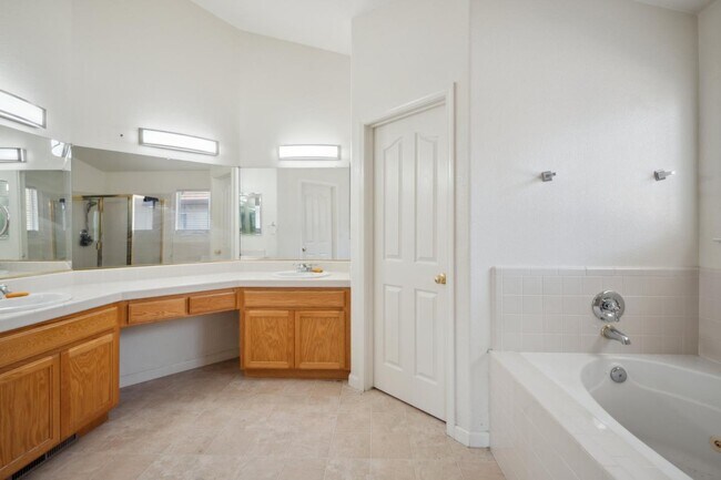 Building Photo - 1009 Garden St