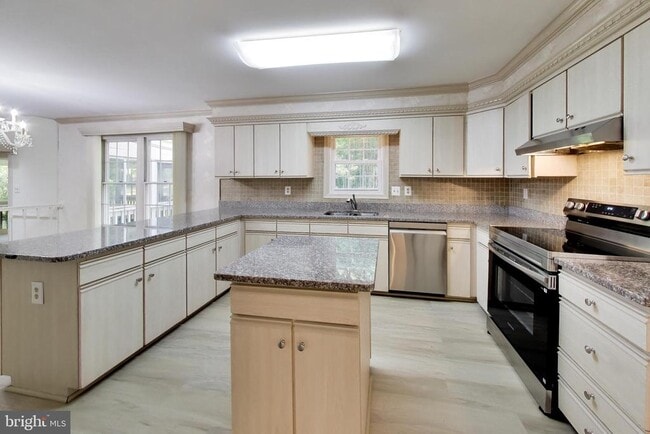 Building Photo - 14672 Brougham Way