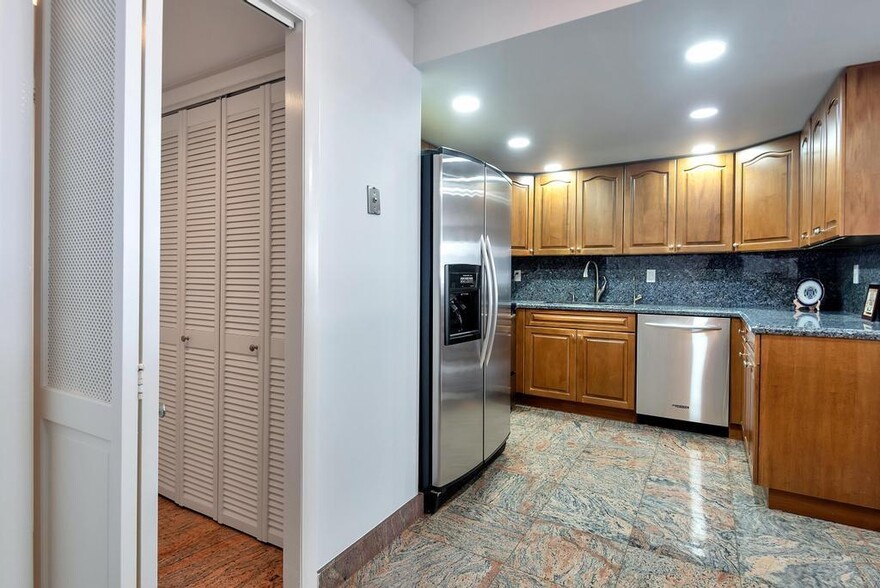 Building Photo - 4020 Galt Ocean Dr