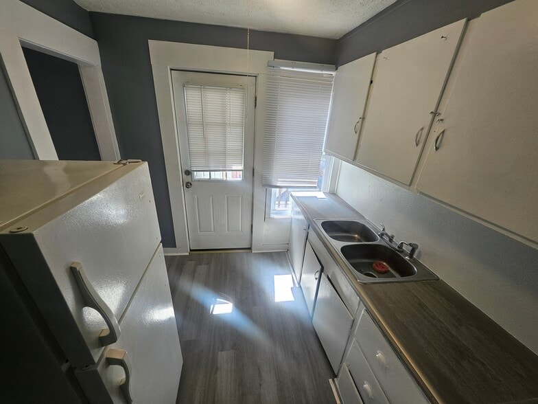 Building Photo - 287 Lake Ave