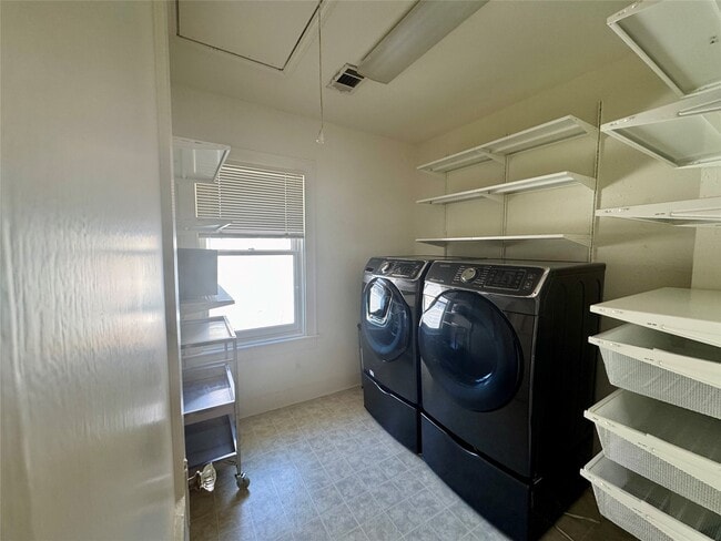 Building Photo - 2406 Elmen St