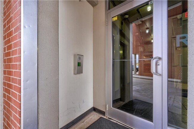 Building Photo - 1 NE 2nd St