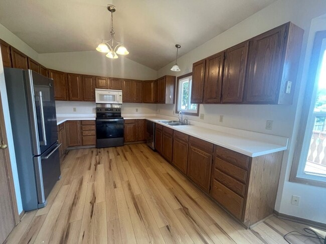 Building Photo - Home in Omaha for rent!