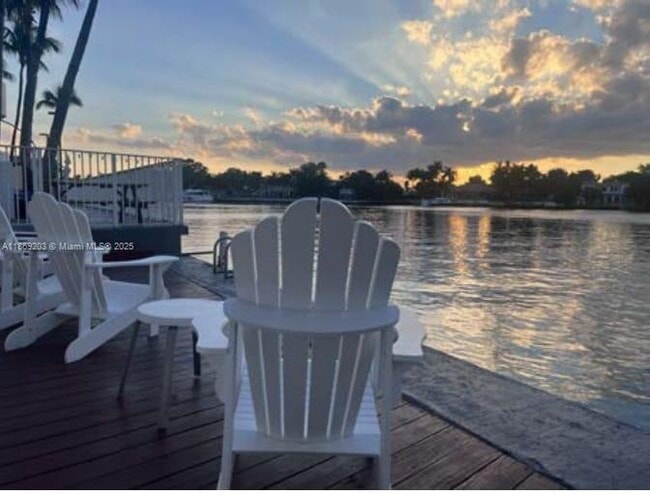 Building Photo - 5880 Collins Ave