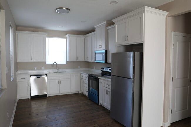 Building Photo - 2202north