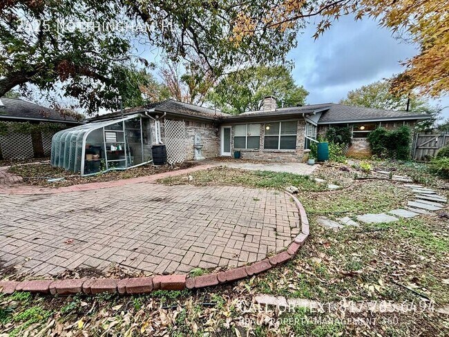 Building Photo - 2425 Notthingham Pl-