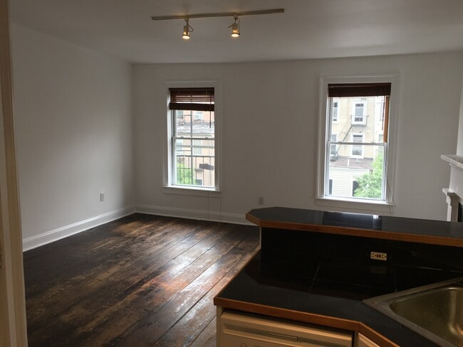 Building Photo - 146 Sussex St