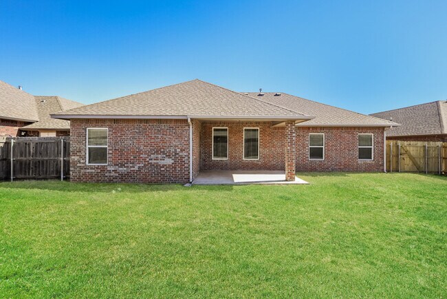 Building Photo - Beautiful Home!