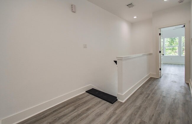 Building Photo - 6531 Rosemary Ln