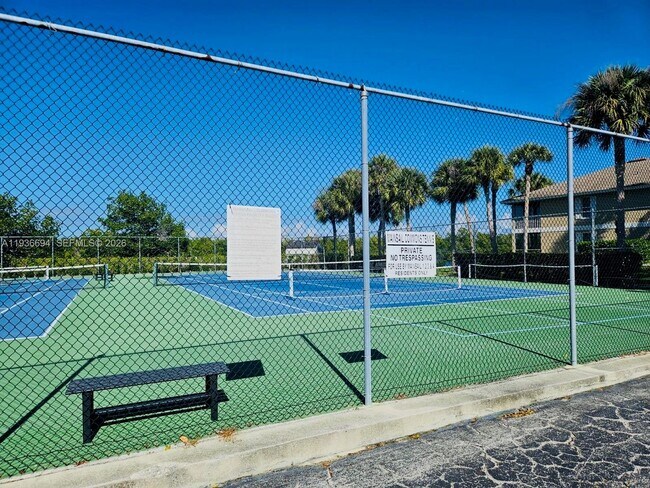 Building Photo - 1335 Mainsail Dr