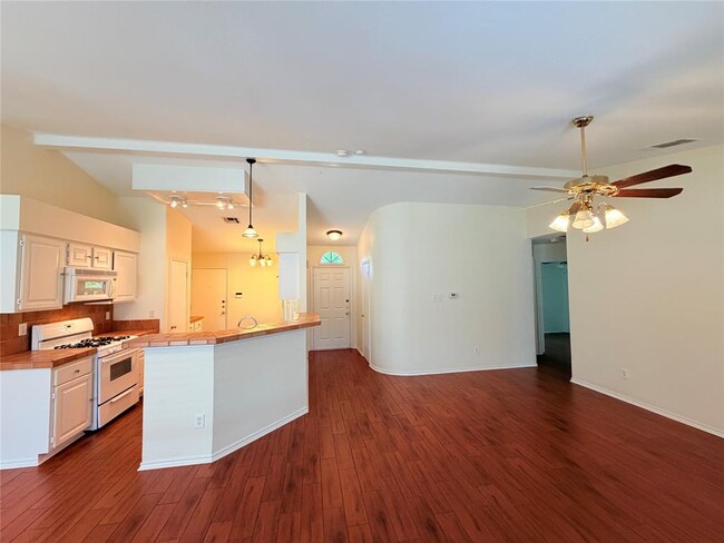 Building Photo - 1703 Hatch Rd