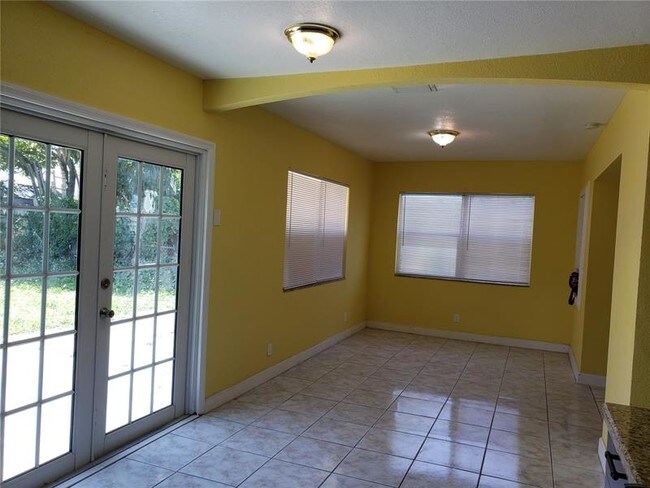 Building Photo - 4321 NE 6th Terrace