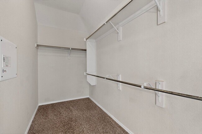Building Photo - Great Home with Room To Grow in Southbrook!