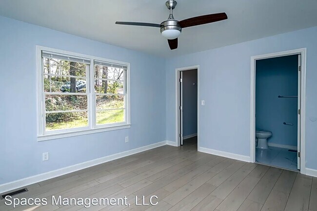 Building Photo - 7 Hickory Ln