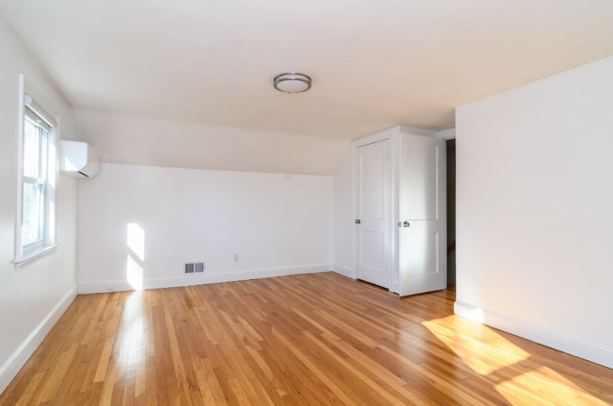 Building Photo - 7 Ferndale Rd