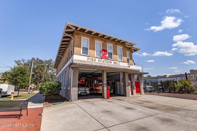 Building Photo - 1627 E 9th St