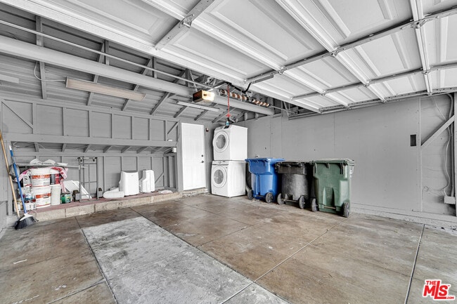 Building Photo - 560 Croft Ave