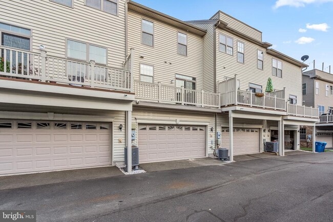 Primary Photo - 22569 Norwalk Square