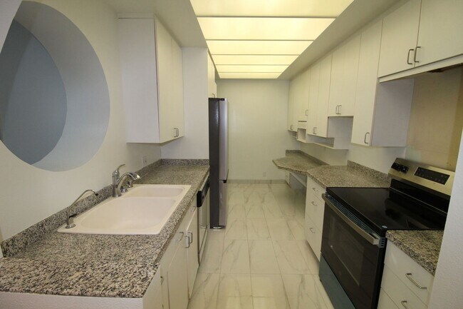 Building Photo - Coastal Ventura living – Gorgeous Ocean Views near Surfers Point