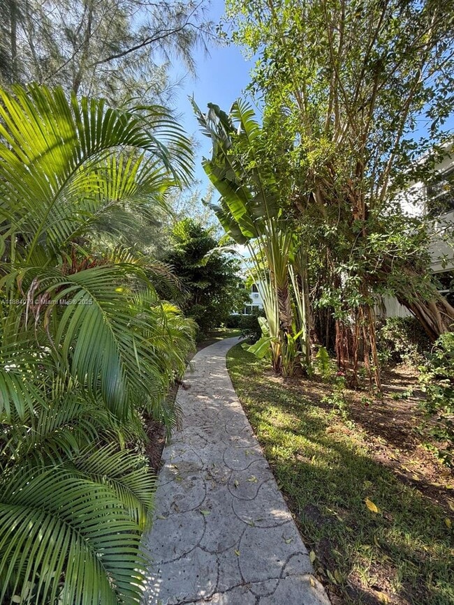 Building Photo - 10074 E Bay Harbor Dr