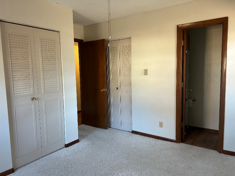 Building Photo - 3511 SE Island Cir