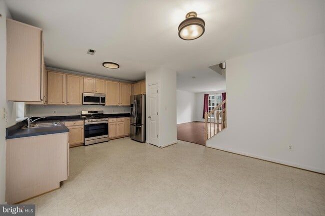 Building Photo - 25251 Dunvegan Square