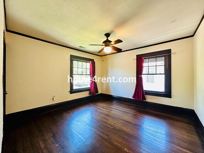 Building Photo - Beautiful, KCMO Home with Historic Charm, Updated Kitchen, Wood Floors and a Fenced Yard!