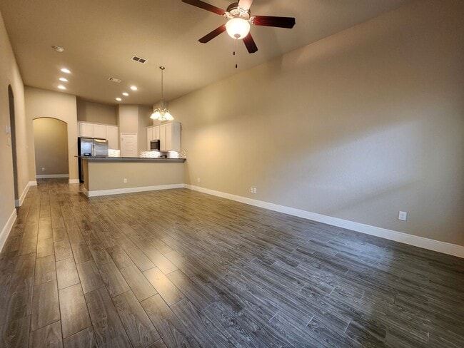 Building Photo - 3/2/2 Duplex / Less than 1 Mile to Gruene / Fridge Included/ Gas Cooking / Covered Patio / CISD