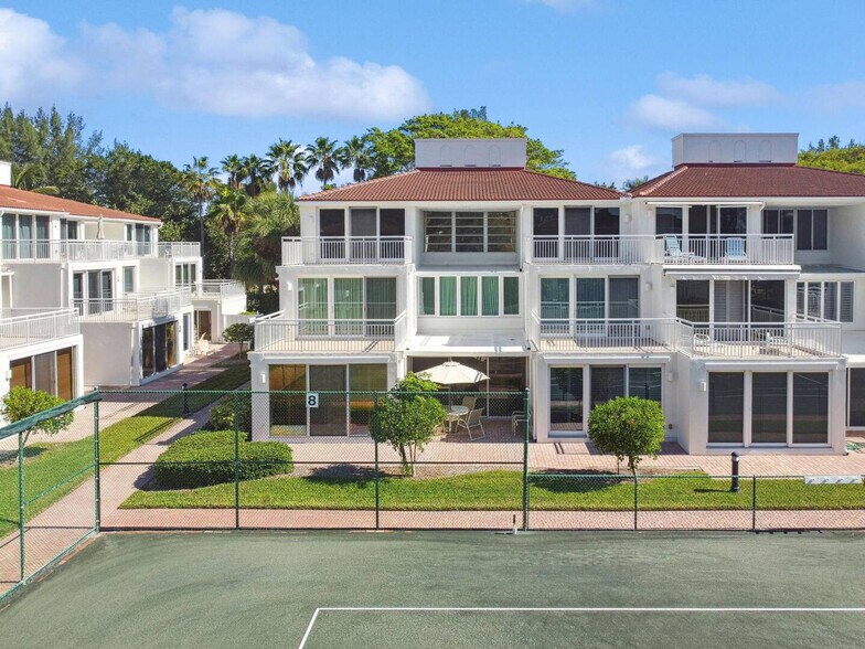 Building Photo - 5055 Gulf of Mexico Dr