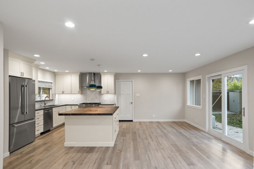 Building Photo - 692 Pomeroy Ave