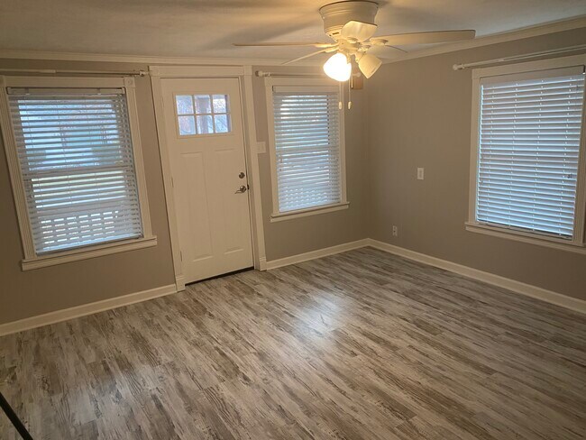 Building Photo - 510 Cedar St