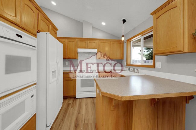 Building Photo - 536 Creswood Dr