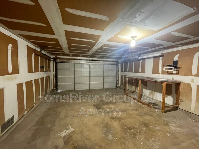 Building Photo - 12160 Stoney Bridge