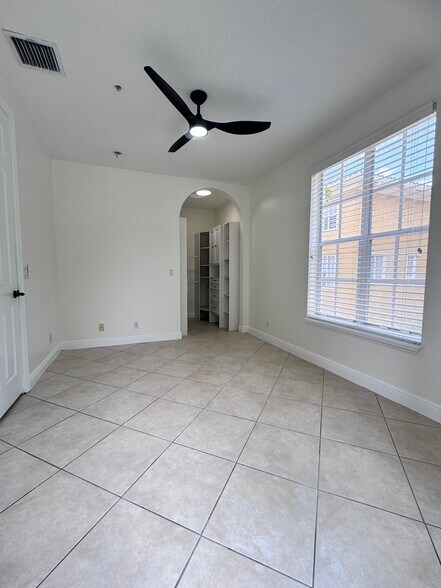 1st bedroom with private balcony And storage - 898 University Blvd