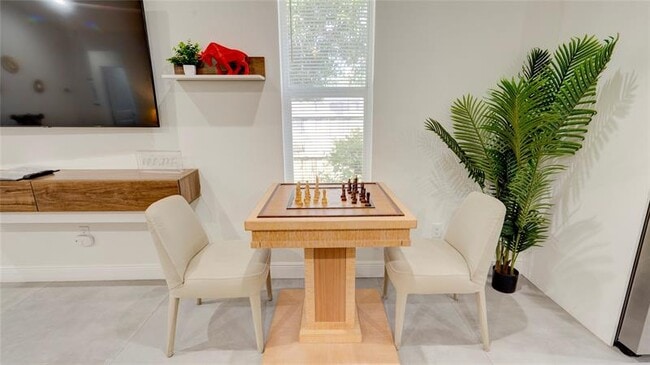 Building Photo - 627 47th St