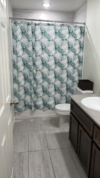 Bath 2 - 1813 Emma Naylor Ct