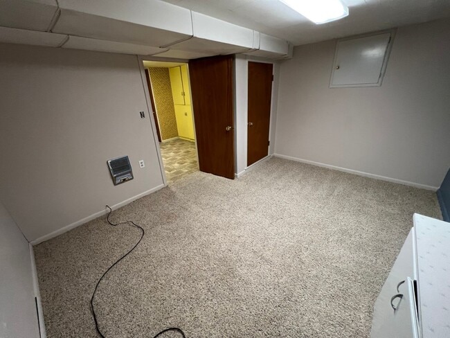 Building Photo - 429 E Pine St