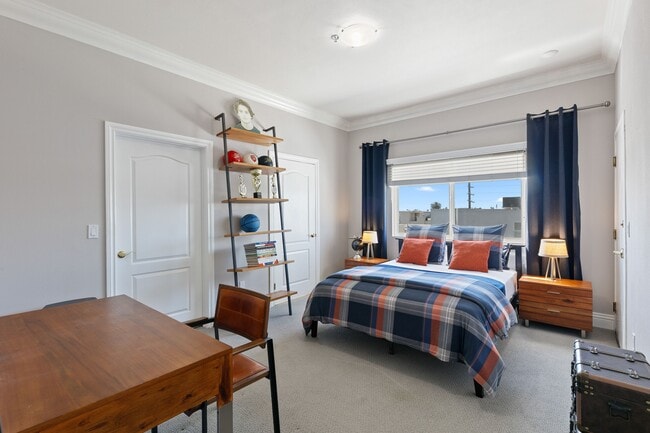 Building Photo - 11840 Dorothy St