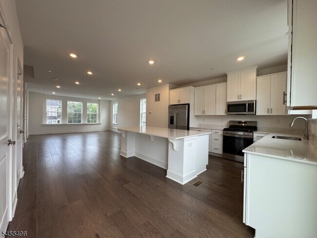 Building Photo - 71 Eastwood Ter