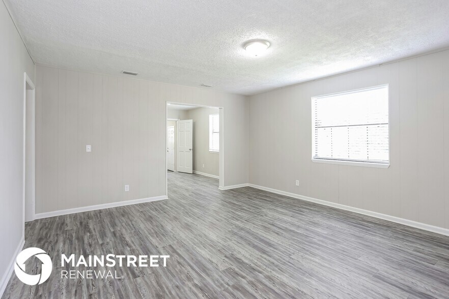 Building Photo - 6245 Green Pine Ln