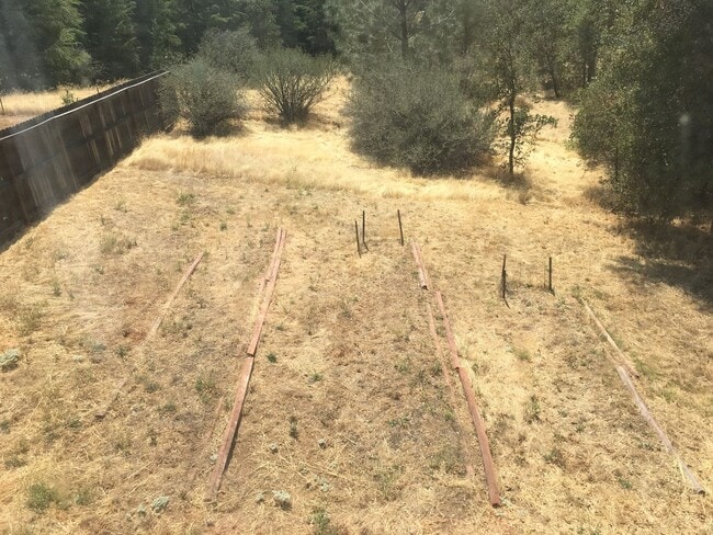 Building Photo - West Redding Home