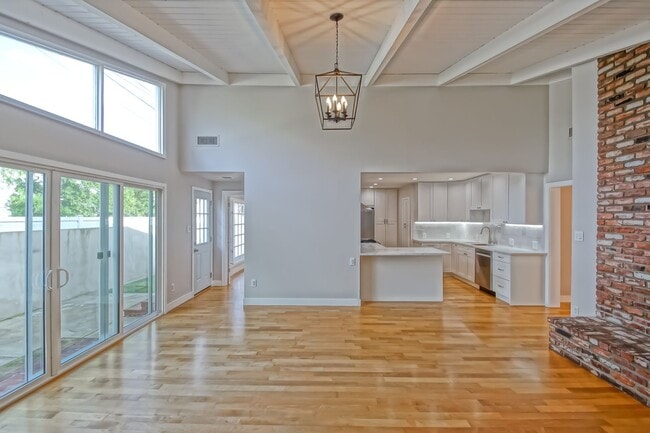 Building Photo - NEWLY REMODELED, BRIGHT & AIRY HOLLYGLEN HOME W/ REAR YARD/PATIO, 2 LIVING AREAS & BRAND NEW KITC...