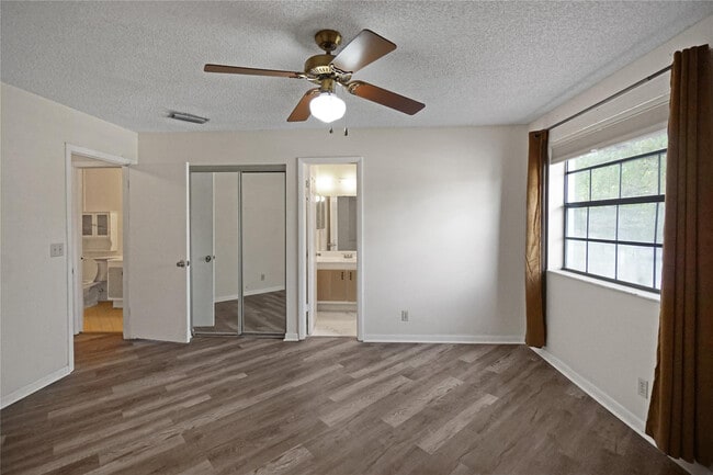 Building Photo - 8807 W Sunrise Blvd