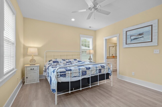 Building Photo - 5603 Sound Dr